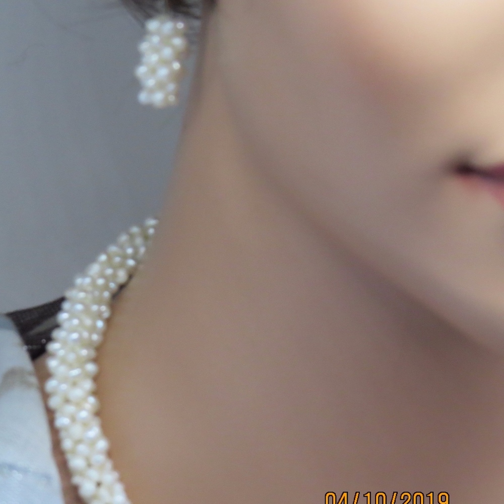 Pearl Necklace, bracelet and earrings